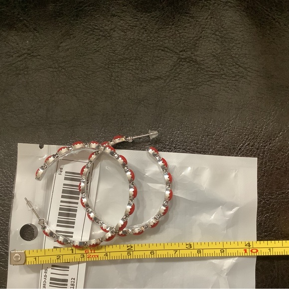 🎉Host Pick🎉 Boho western chic red and silver hoop  fashion earrings. NWT - Picture 4 of 4